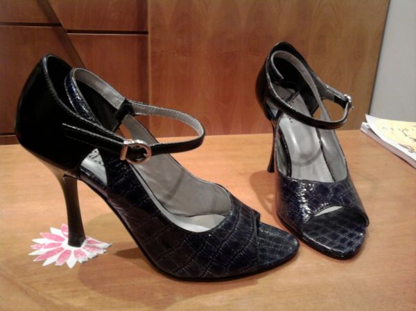 Sandália de Couro Croco Preto n. 35